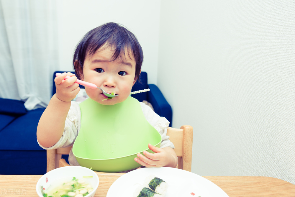 九个月宝宝一直不吃奶怎么办,九个月宝宝一直吃奶不睡觉怎么办