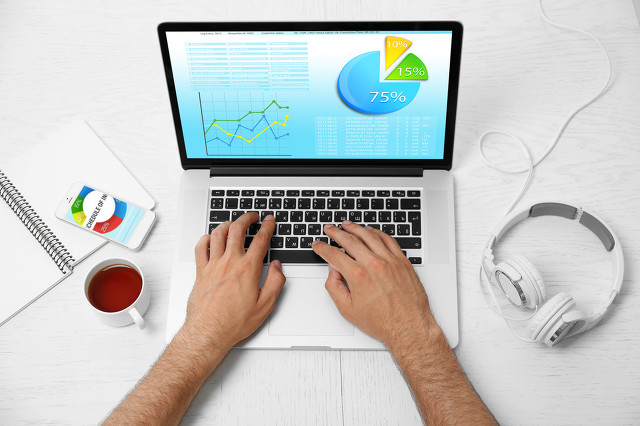 我，十八岁开始写书，月收入过万元，买车买房