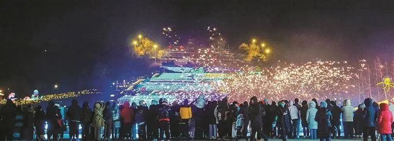 热热闹闹回家过年,热热闹闹回家过大年