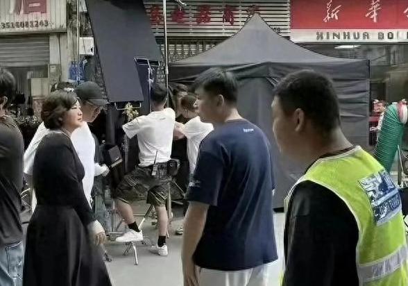 贾玲暴瘦50斤如同换了个人,贾玲暴瘦40斤后颜值逆天