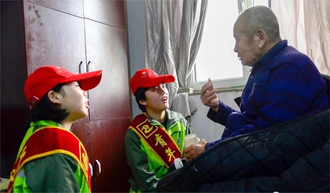 学雷锋，邢台市教育系统在行动