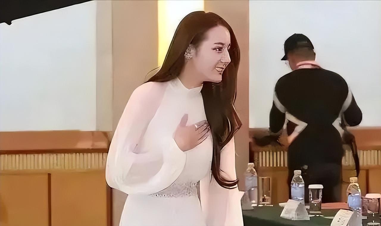 热巴露肩露腰,热巴为什么不露细腰