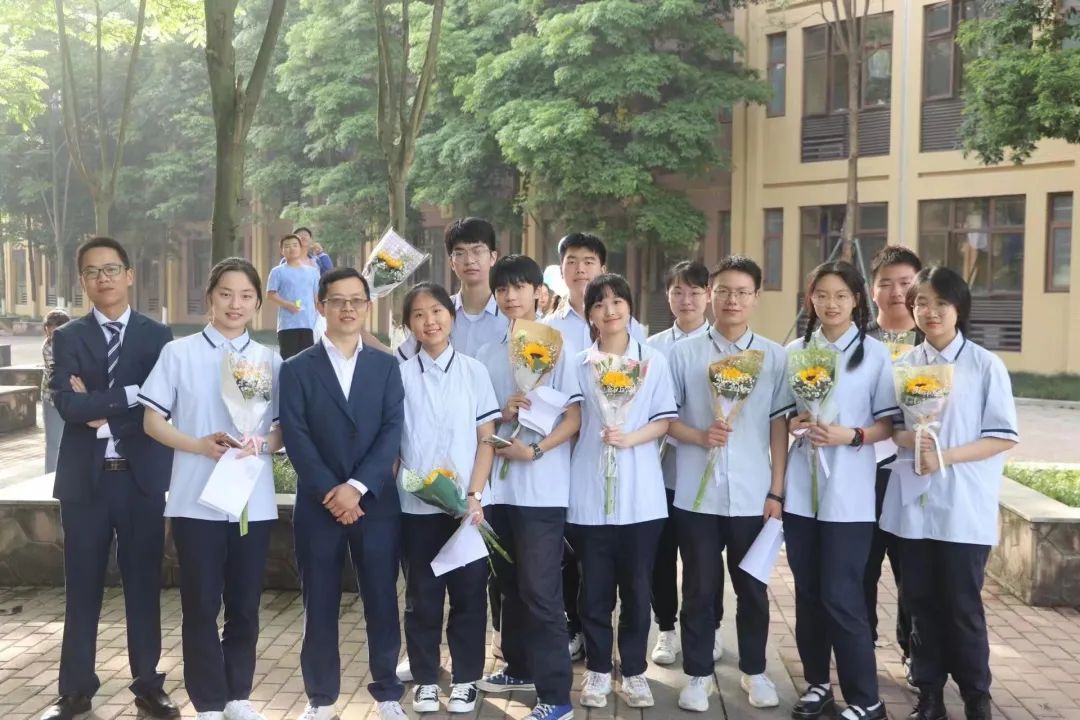 靠美术可以考好大学吗,靠美术都难考大专