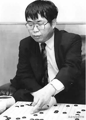 聂卫平替*伟民袁**教育儿子以及男子围棋队与女子排球队的室内足球赛