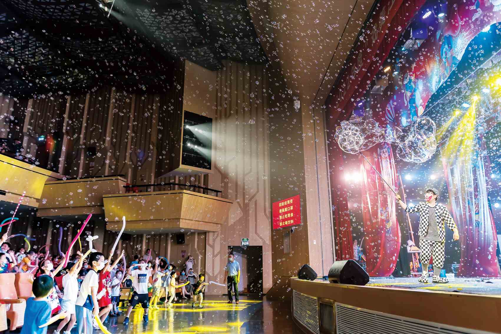 鍗佷笁鑹鸿妭鐩存挱,鍗佷笁鑹洪棴骞曞紡