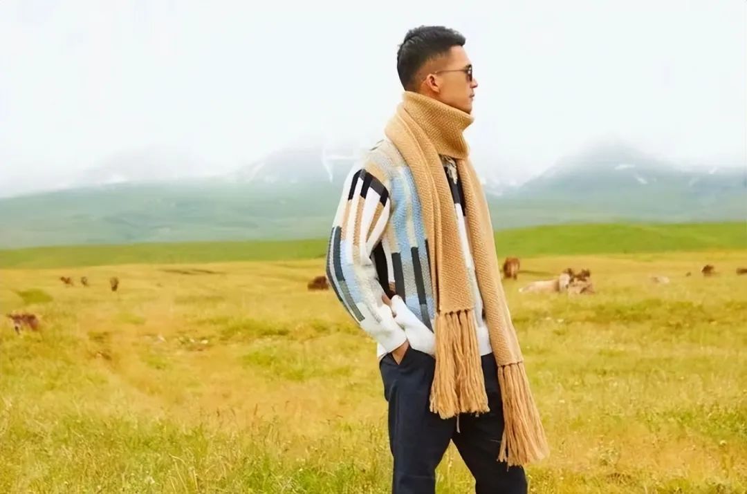 80后广东小伙回村织毛衣年入500万,有个小伙靠织毛衣赚钱是真的吗