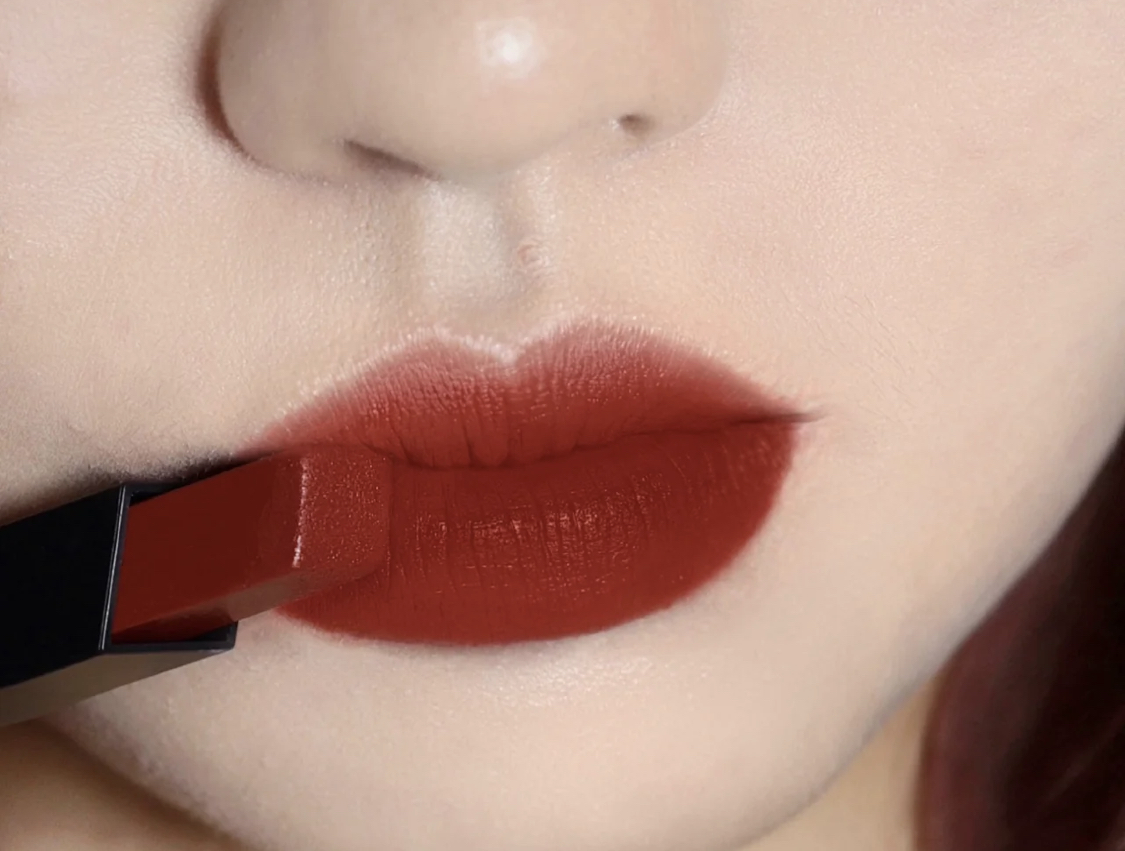 适合黄皮涂的正红色色号,秋冬黄皮大牌口红色号推荐红棕色