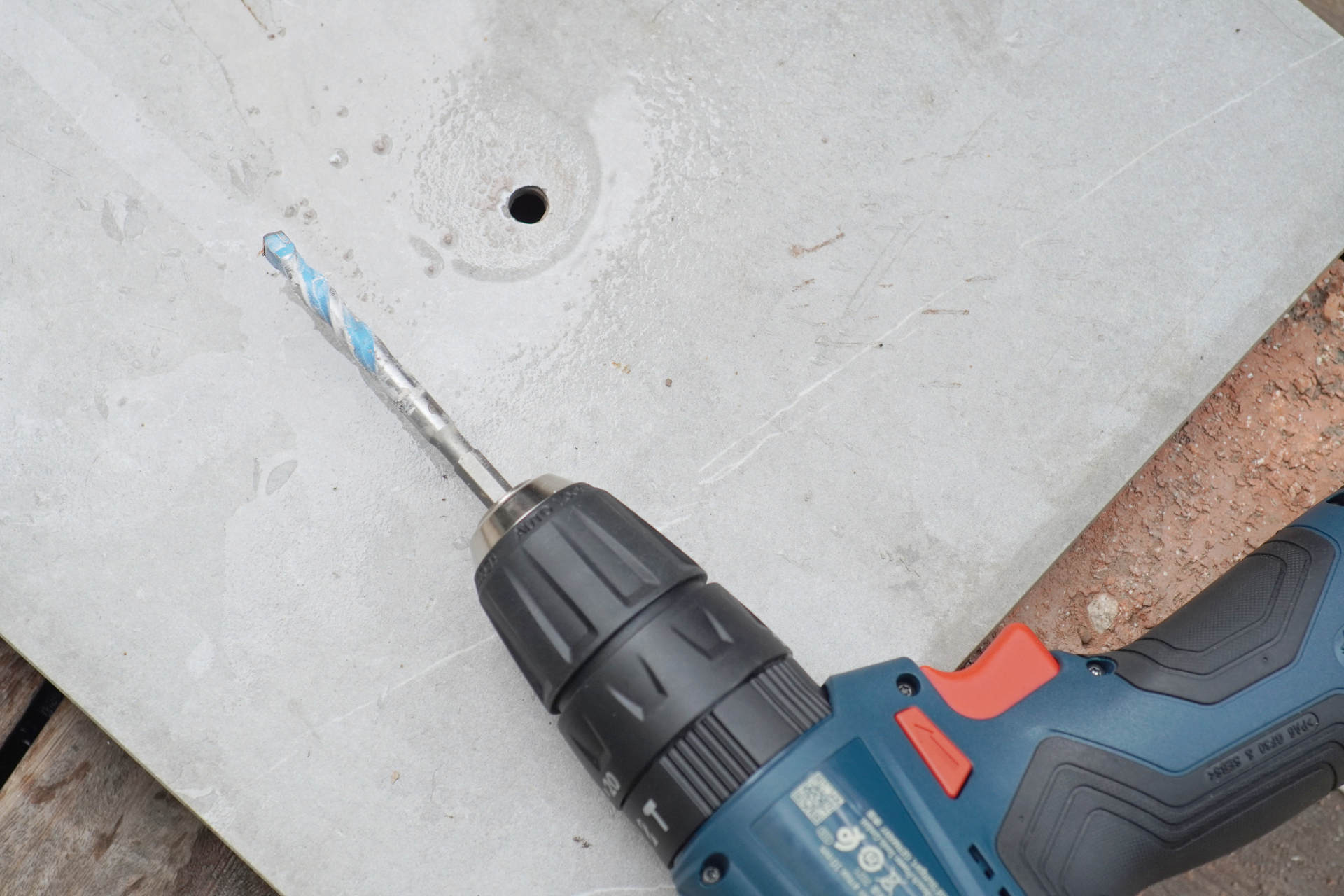 博世冲击钻安装钻头的方法,博世锂电冲击钻如何拆