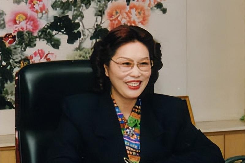 开拖拉机的陈爱莲,嵊州首富陈爱莲