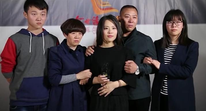 11岁的女孩被人贩子拐走,12岁女孩被人贩子拐走该怎么逃走