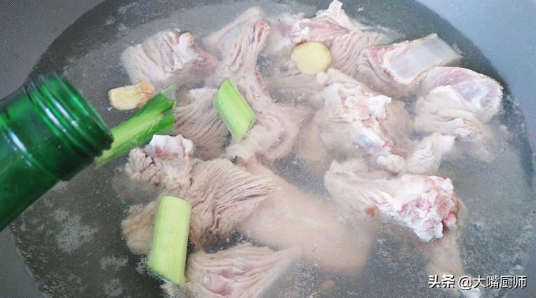 做排骨如何去腥,做排骨焯水用什么料酒