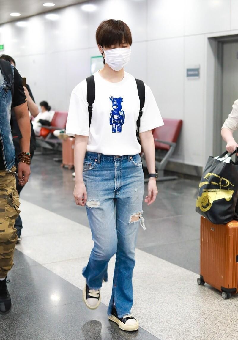 卡通t恤宽松简单,卡通图案很火的t恤