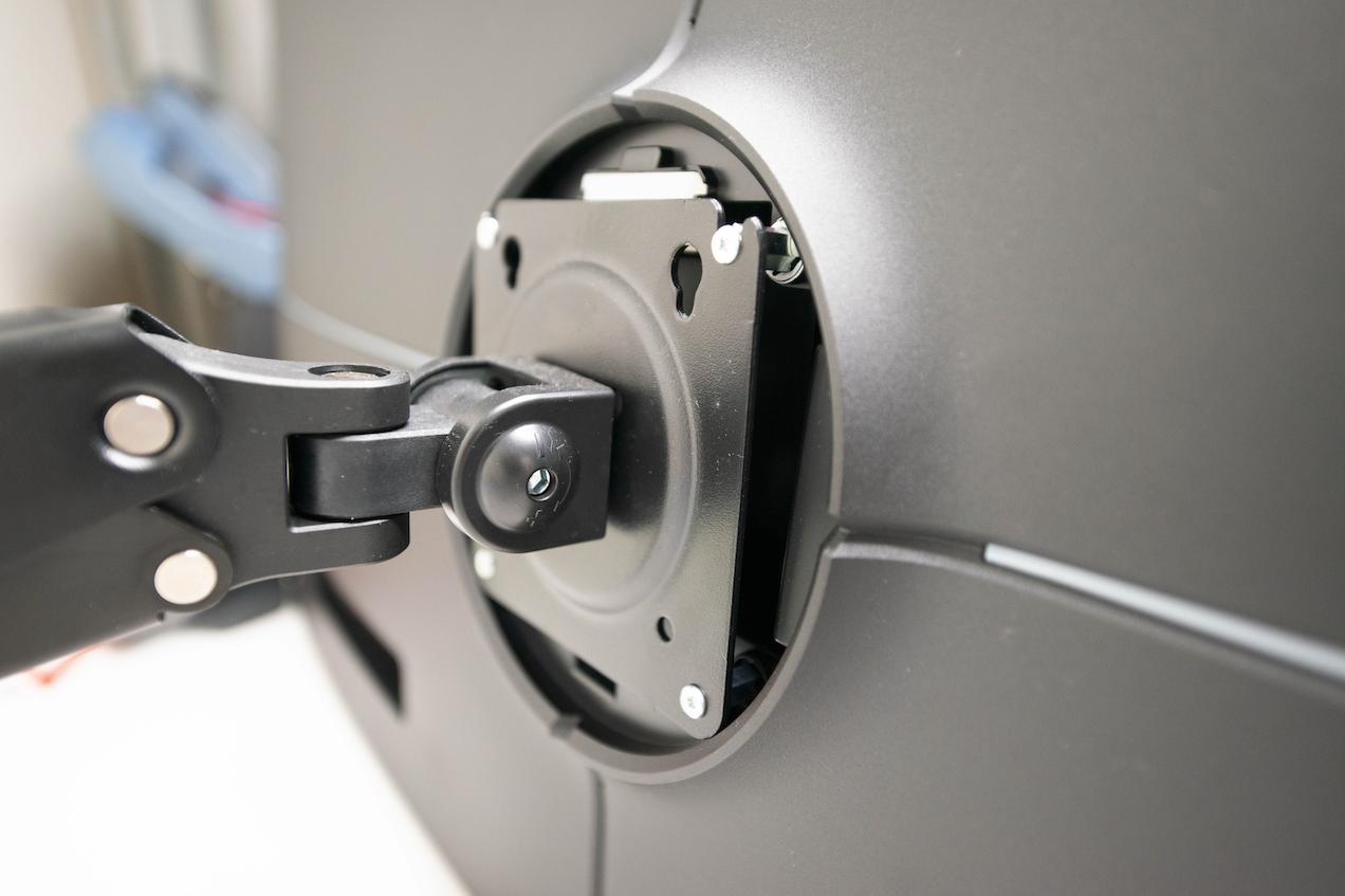 实测!告诉你,选27寸还是40寸超大尺寸显示器?144Hz/1ms/4k