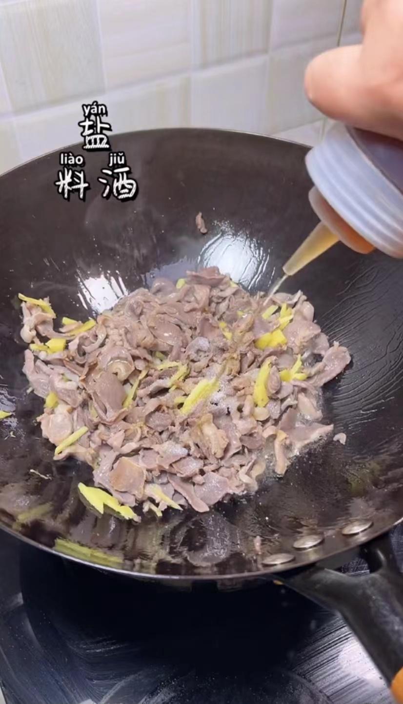 炒不辣的鸡胗的方法,辣椒炒鸡胗肝的做法