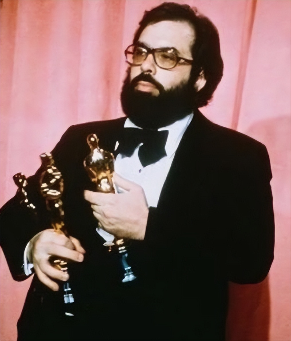 尼古拉斯凯奇负债累累吗,尼古拉斯凯奇破产而陨落的巨星