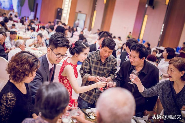 参加婚宴红包应该怎样写,参加婚礼红包怎么给新人