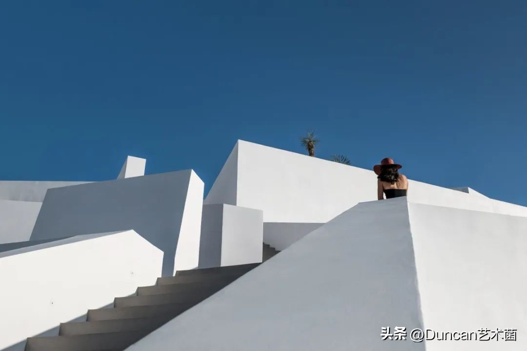 希腊KapsimalisArchitects①打造蓝白极简主义的童话世界！