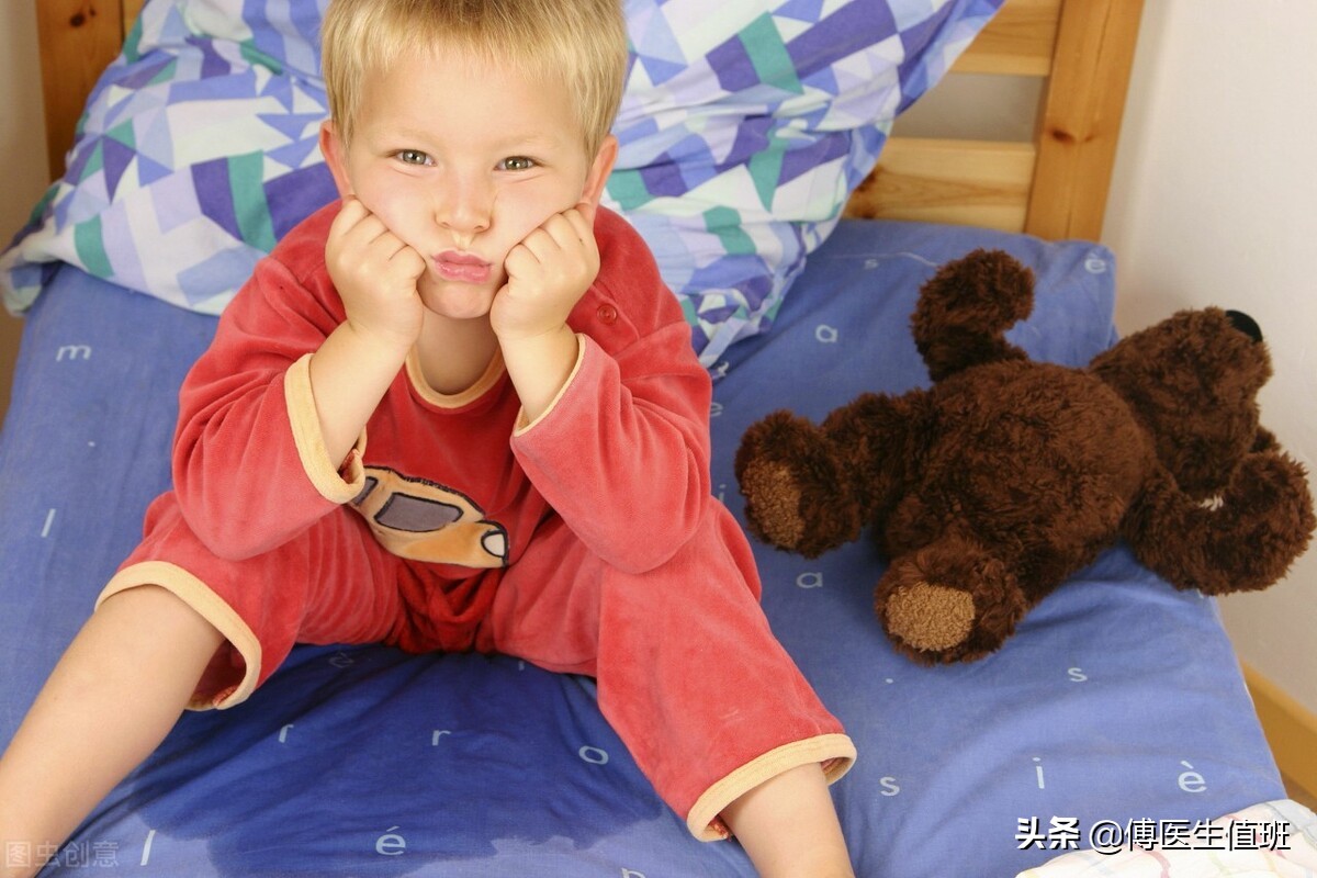 孩子6岁了老是尿床怎么办,男孩4岁尿床脊椎裂