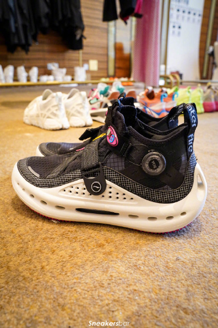 抄袭运动鞋,安踏和李宁运动鞋对比