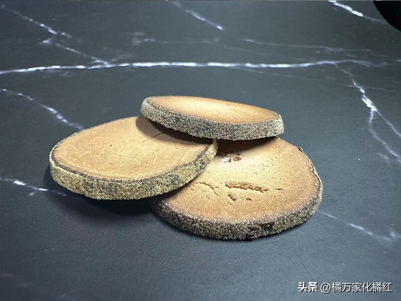 正宗化州橘红为什么有的白,化州橘红上有白点是正常的吗