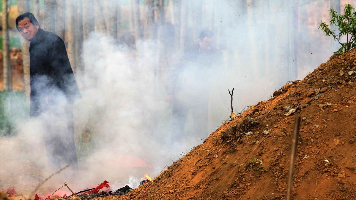 现实中抬棺诈尸事件,坟墓诈尸事件