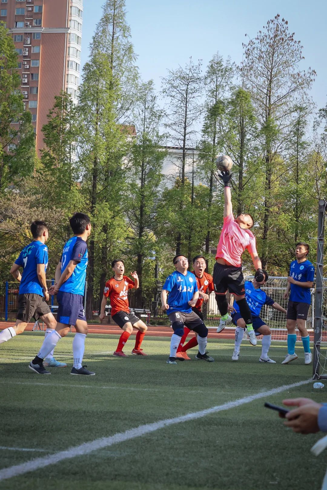 公益足球嘉年华,公益比赛现在开赛