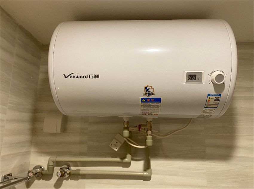 电热水器与燃气热水器哪个费用低,家庭用电热水器还是燃气热水器好