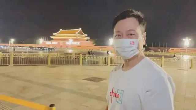 tvb视帝黎耀祥首乘高铁满脸激动,香港tvb视帝黎耀祥