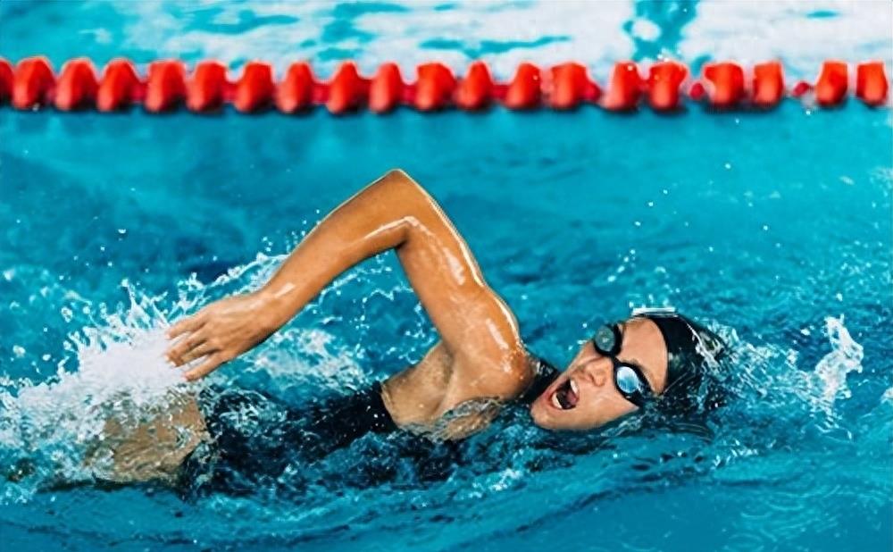 女运动员的痛苦程度,女运动员赛场上痛苦哭