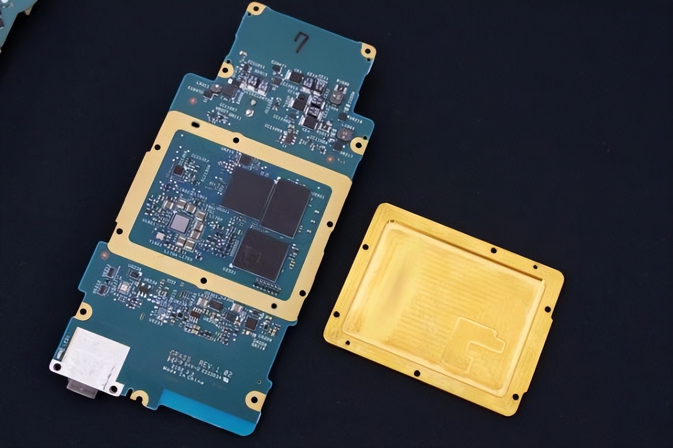 索尼耳机销量,索尼随身听黑砖2代价格