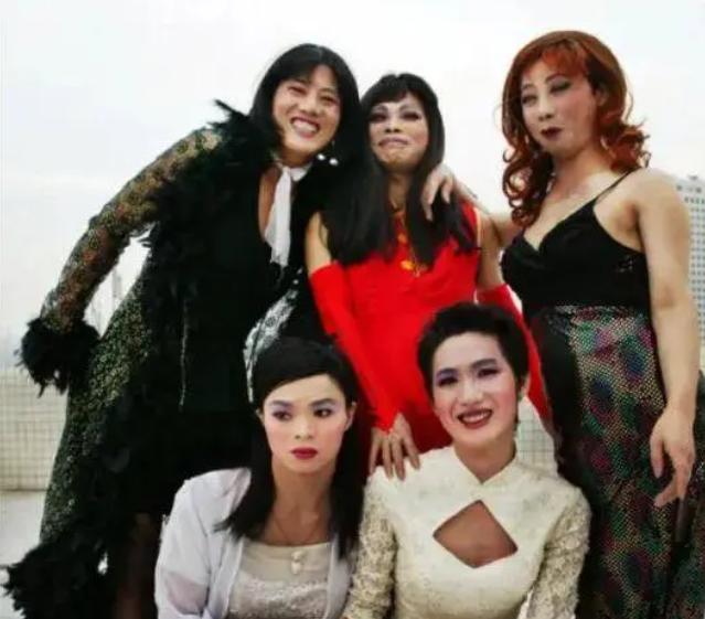 “变性人”李二毛：为爱变女人，被拍17年，41岁在出租屋凄惨离世