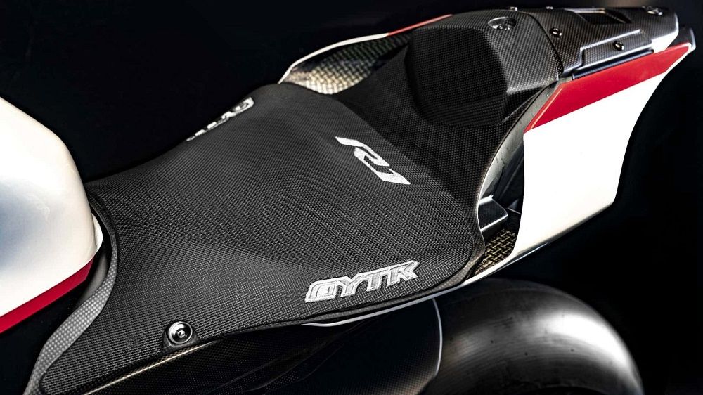 雅马哈R1五周年纪念款推出即售罄，价格能买一辆保时捷911