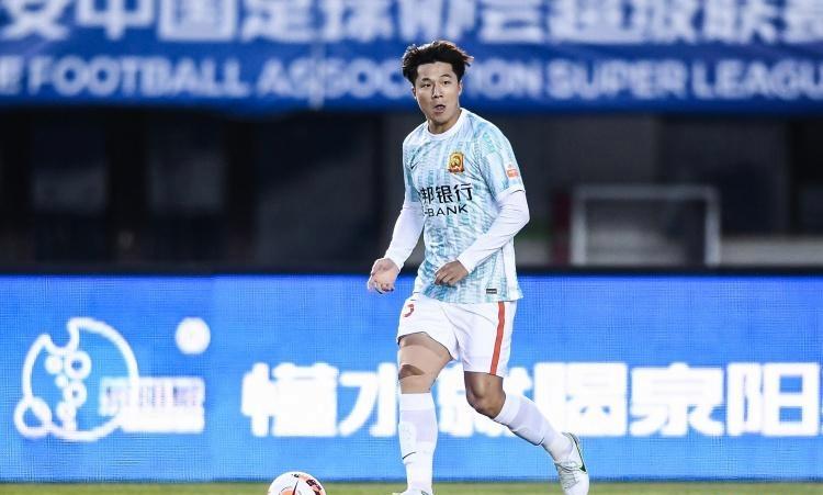 国足艾克森最新消息,艾克森从恒大转会到上港的公告