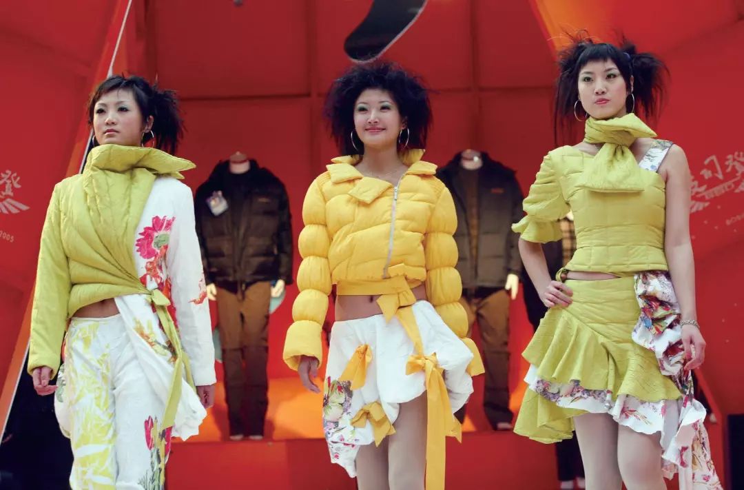 70年中华衣食住行的变化详细,中国70年前衣食住行的图片