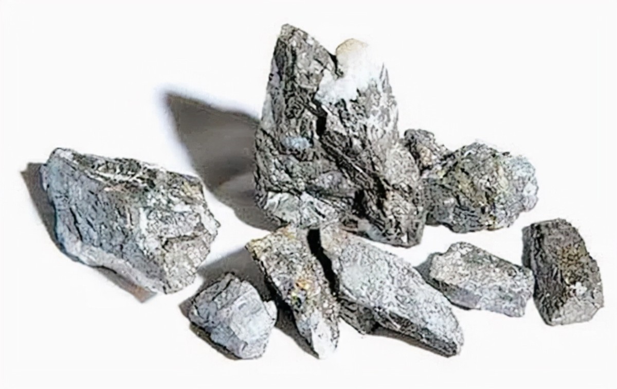 10年*疆新**惊现一种灰石头，毒性十分强烈，专家：这是一种稀有金属