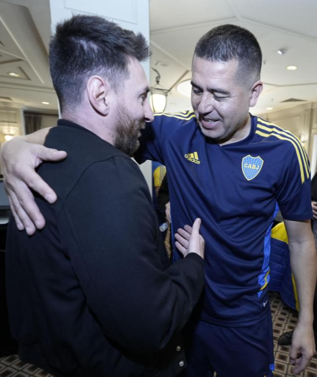 梅西参加里克尔梅告别赛几点开始,梅西抵达卡塔尔和队友见面视频