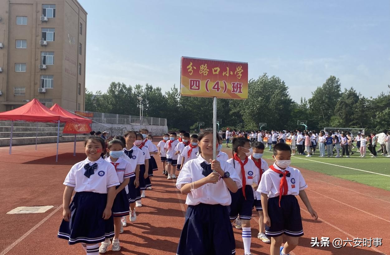 小学校园足球联赛开赛报道,小学校园足球联赛圆满落幕报道