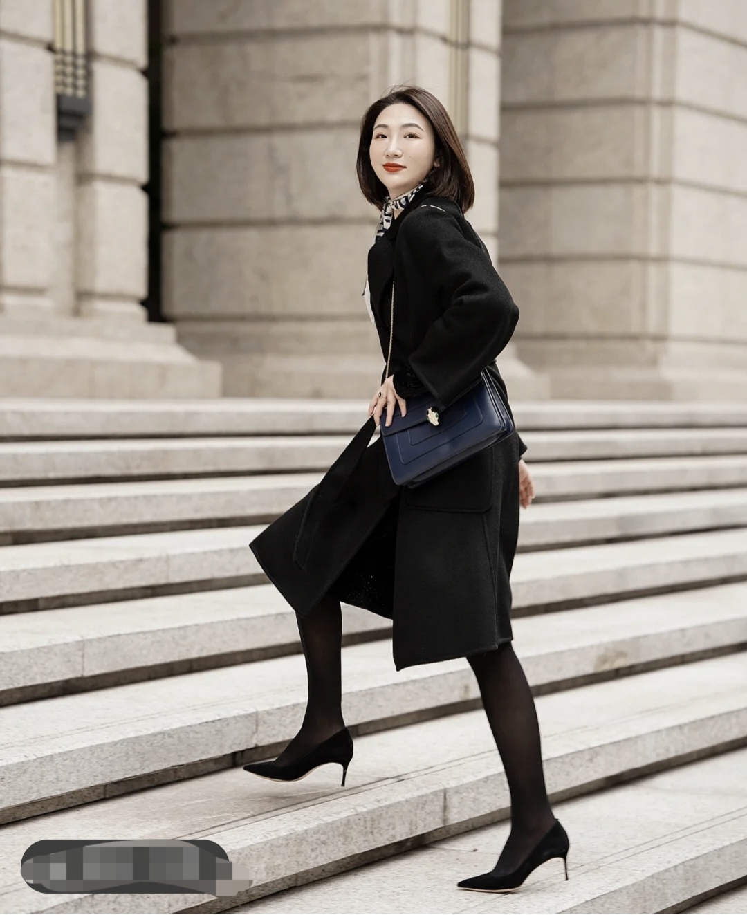 法国女人喜欢穿灰绿色的衣服,法国女人穿浴袍