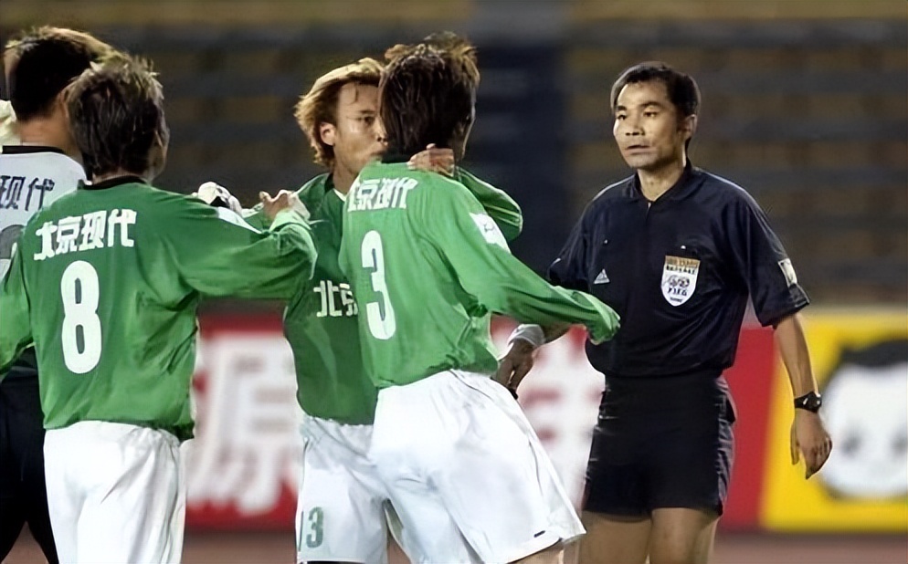 足坛奇葩事全集,足坛十大奇闻怪事件