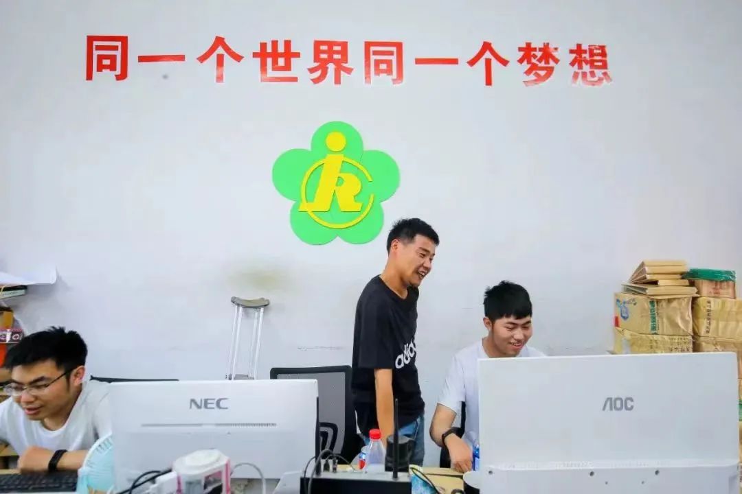 脑瘫厂长带五十名残疾人发家致富,感动中国残疾人企业老板