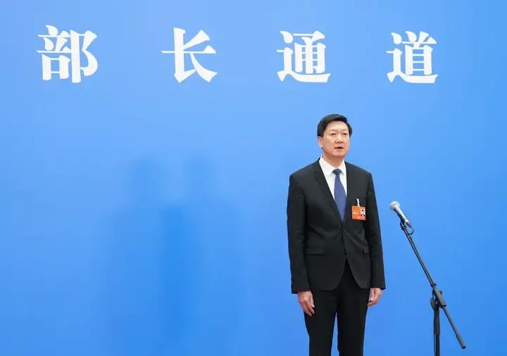 中国男足国门之争再起,中国男足打新加坡