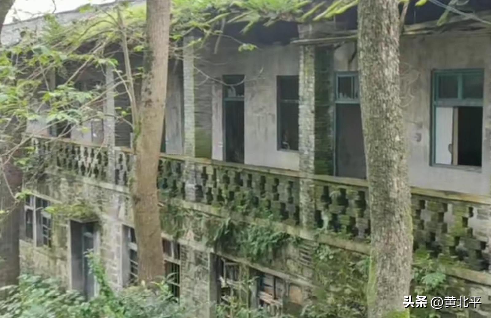 重庆万州李河镇废弃的兵工厂，30年前热闹非凡现在确实残檐破壁