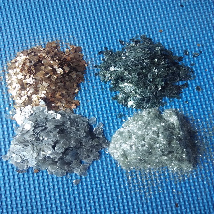 福建海边出现神秘金片，遭渔民哄抢一空，专家调查后：金片不简单