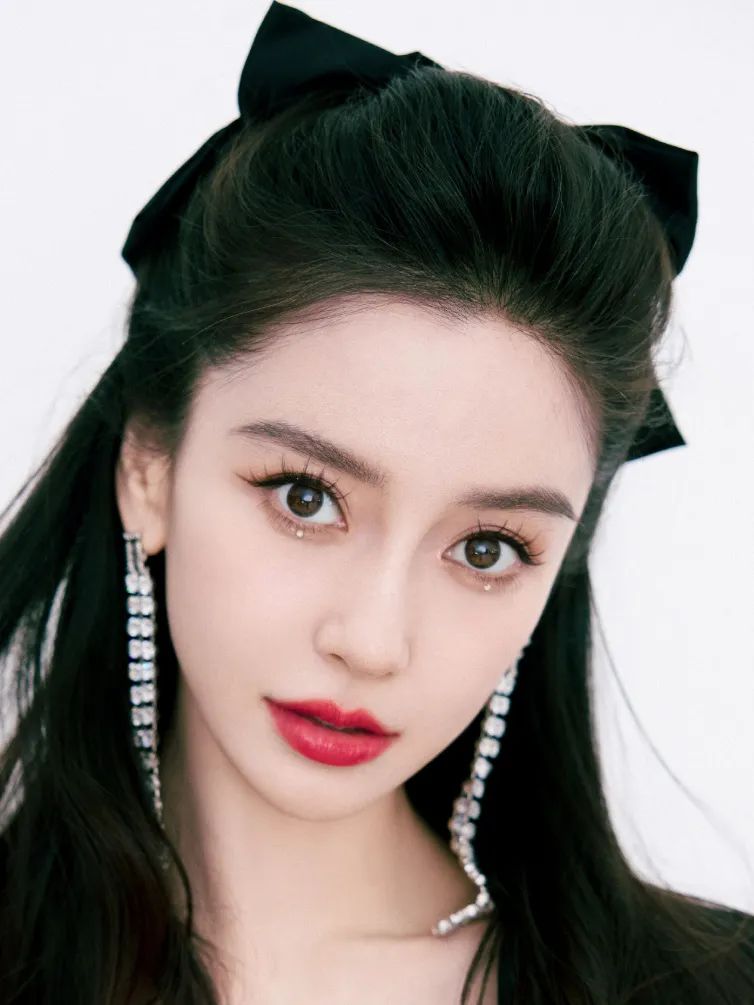 “素颜”和“化妆”穿同一件衣服有什么区别？看完我惊呆了