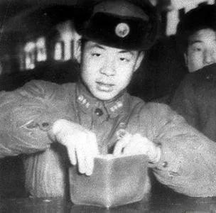 李少莉的“天价耳钉”，雷锋的天价皮夹克，干部是不是应该装穷？