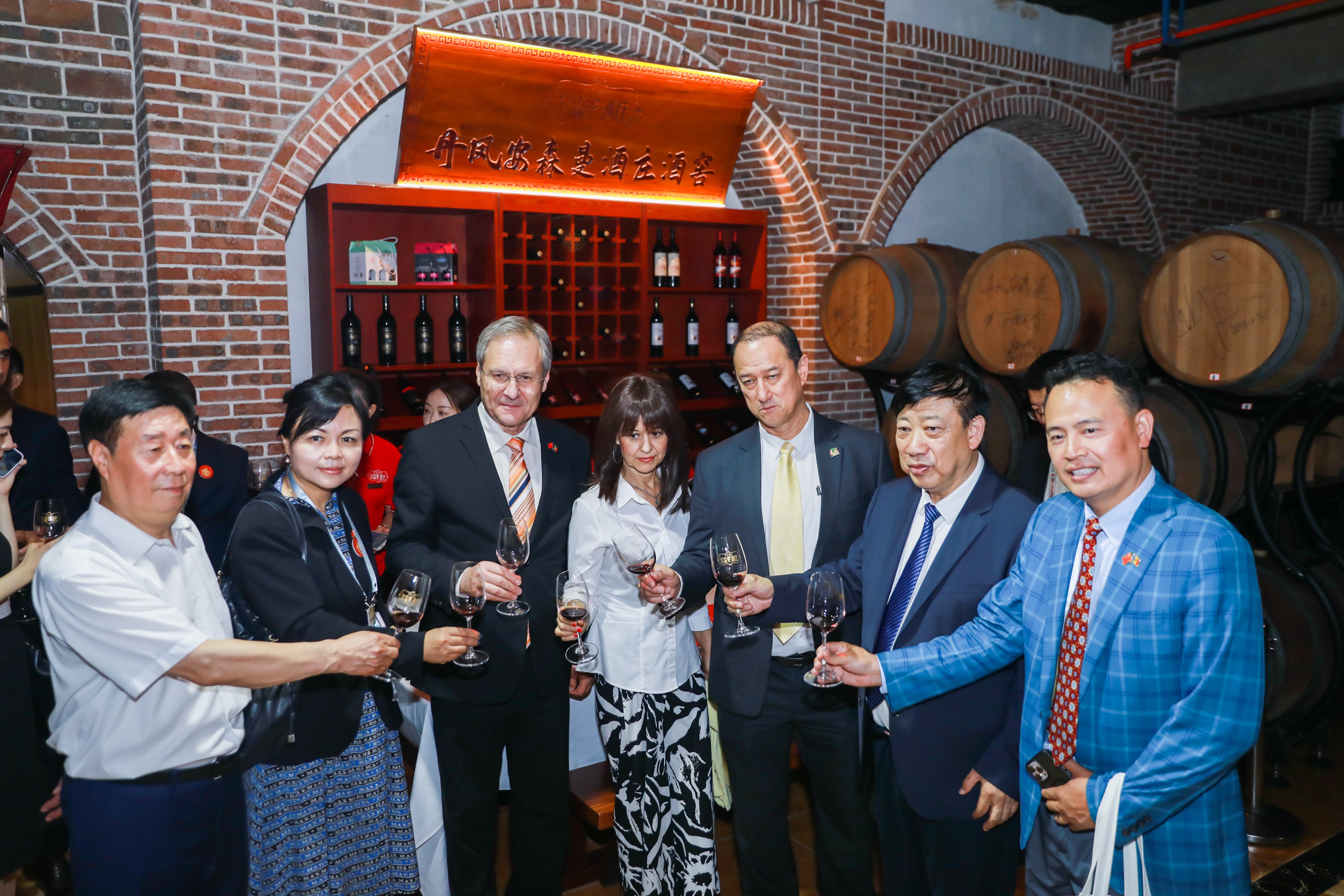 丹凤县第四届红酒文化节,丹凤县2024年红酒节召开时间