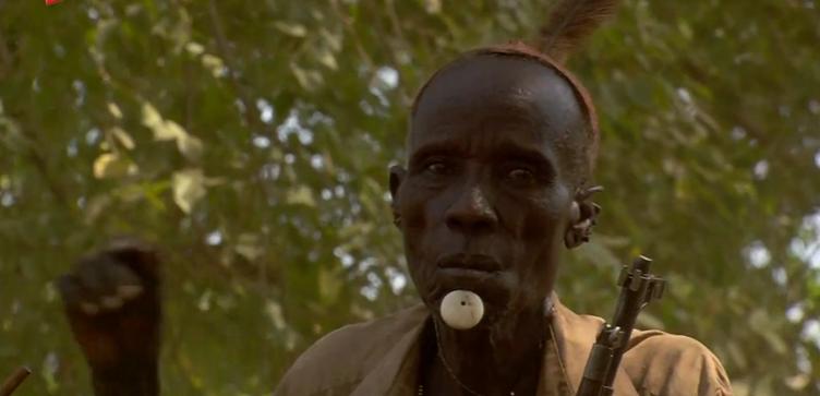 非洲原始部落的真实生活：女人想找对象，就要主动让男人鞭打