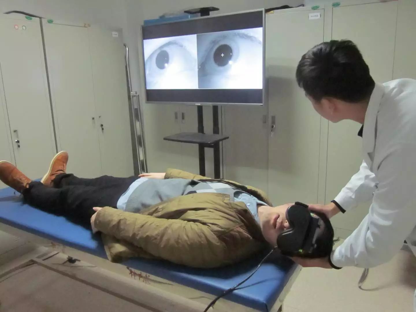 晕车的人开车还是晕车怎么办,一坐车就晕车的人怎么解决