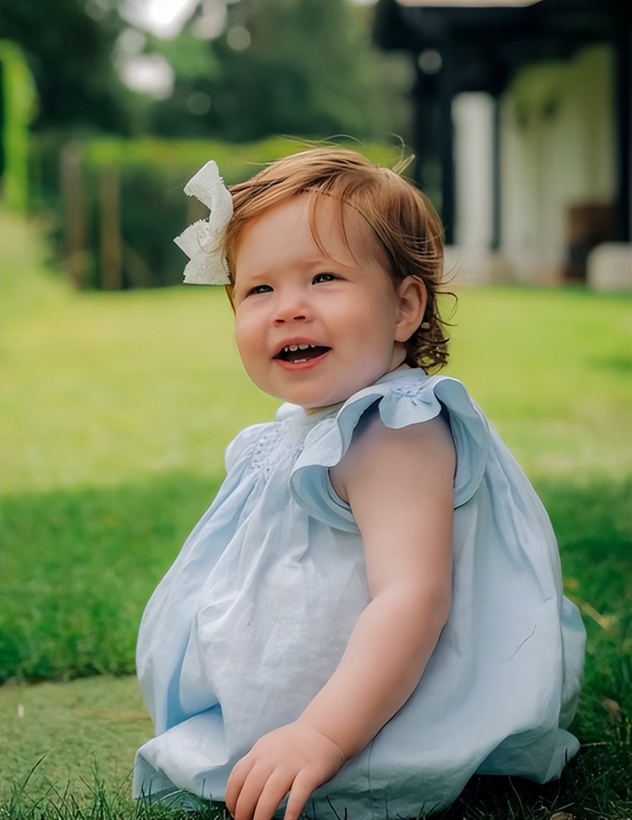 英国女王的四位子女,英国女王几个孩子分别有多大