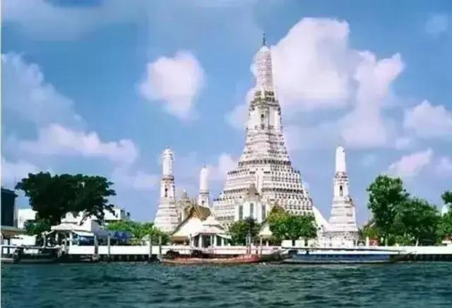 中国夫妇泰国被抢劫,中国夫妻泰国遭多人围殴